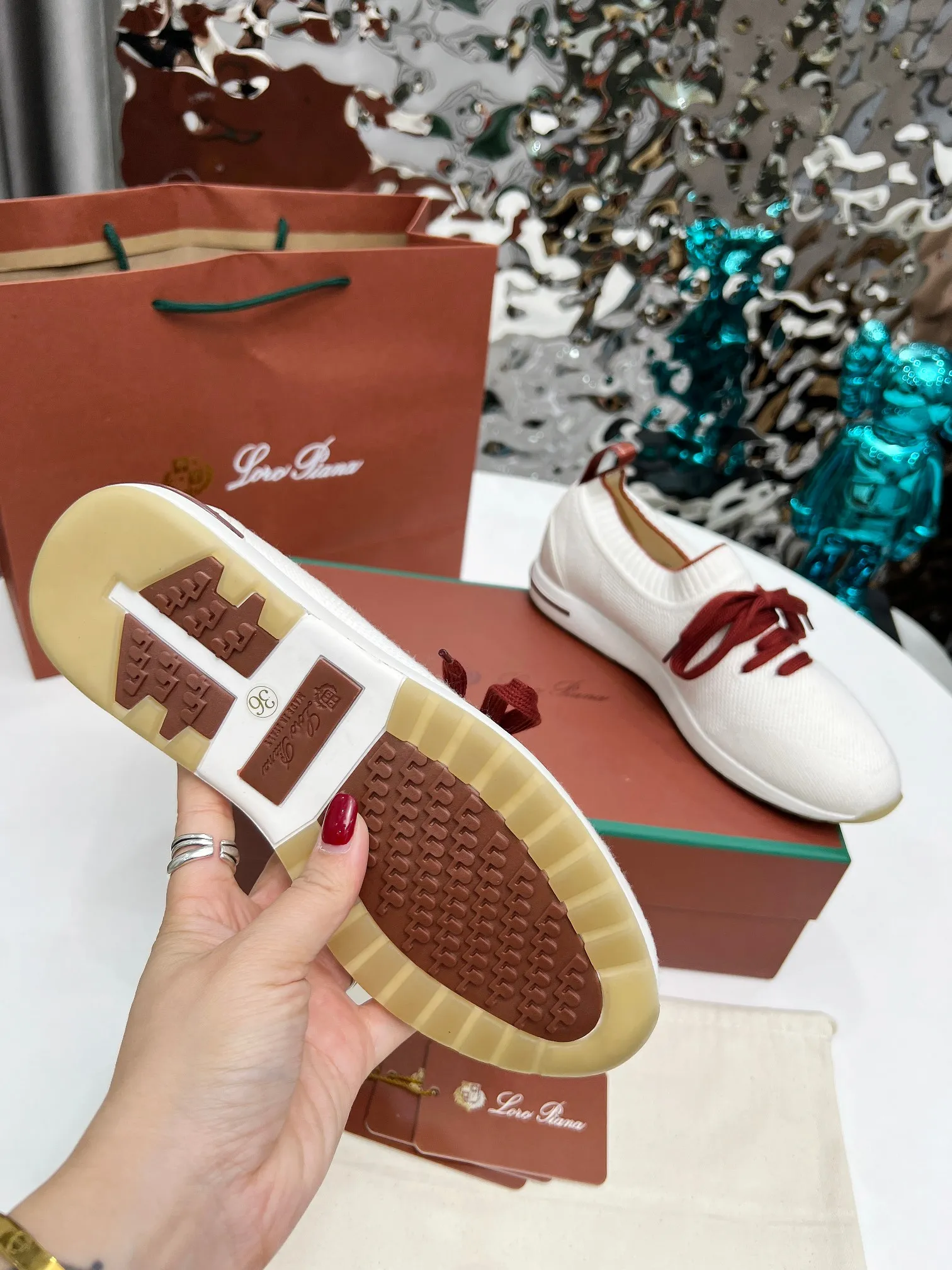 👟👟Ex-factory price 440👟👟 Men’s size +10 🧨🧨🧨Loropiana’s new board is online! This product is made of imported nylon velvet and developed from original boards. It is light, comfortable and breathable, and is suitable for all seasons. Size: 35-41, (Note: 35 and 41 are not returnable or exchangeable),